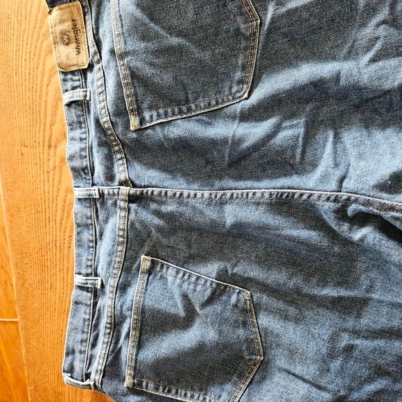Wrangler Blue Jeans | Size 42 x 32 | Classic Fit | Fair Condition - Picture 5 of 9